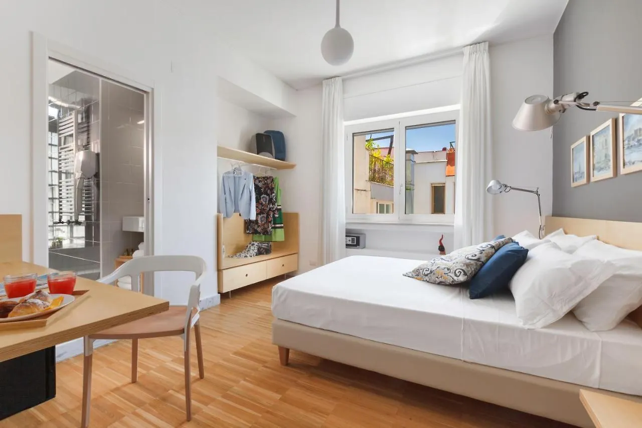 Vivaldo Suite Piazza dei Martiri - Guest House Napoli