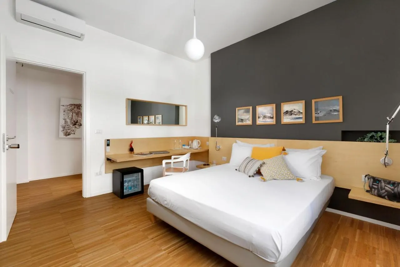 Vivaldo Suite Piazza dei Martiri - Guest House Napoli