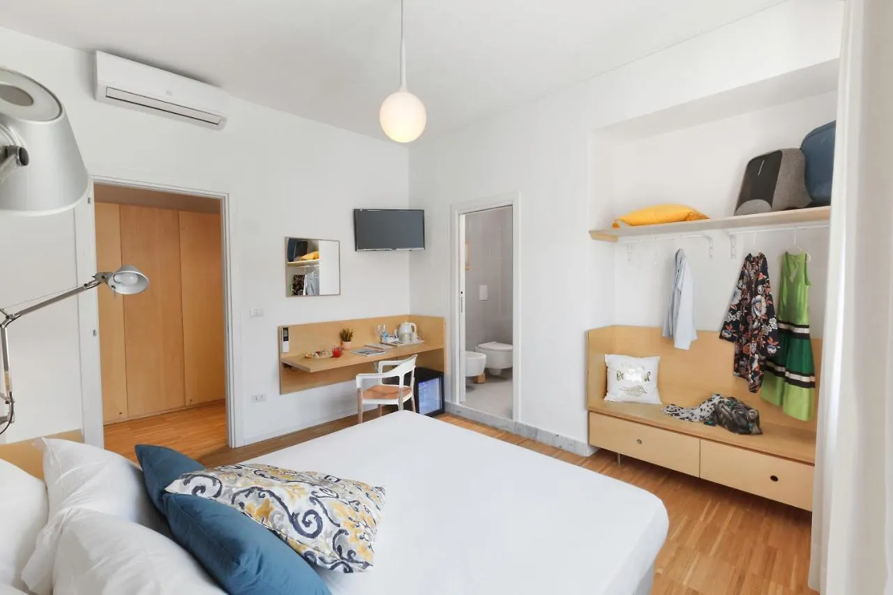 Vivaldo Suite Piazza dei Martiri - Guest House Napoli